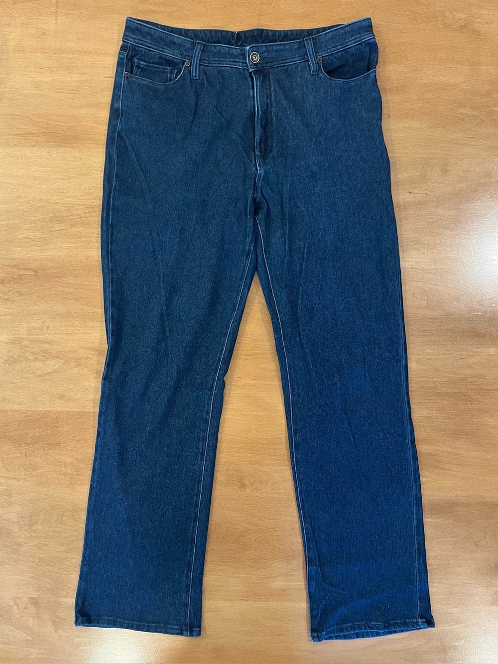 Clearwater Creek jeans in dark blue and a bit of stretch to the fabric.